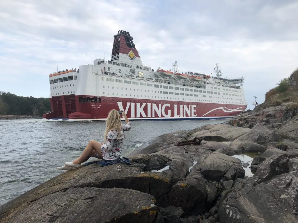 Viking Line passing at Kustaanmiekka, Suomelinna