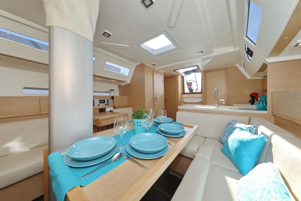 More 40 yacht interior picture