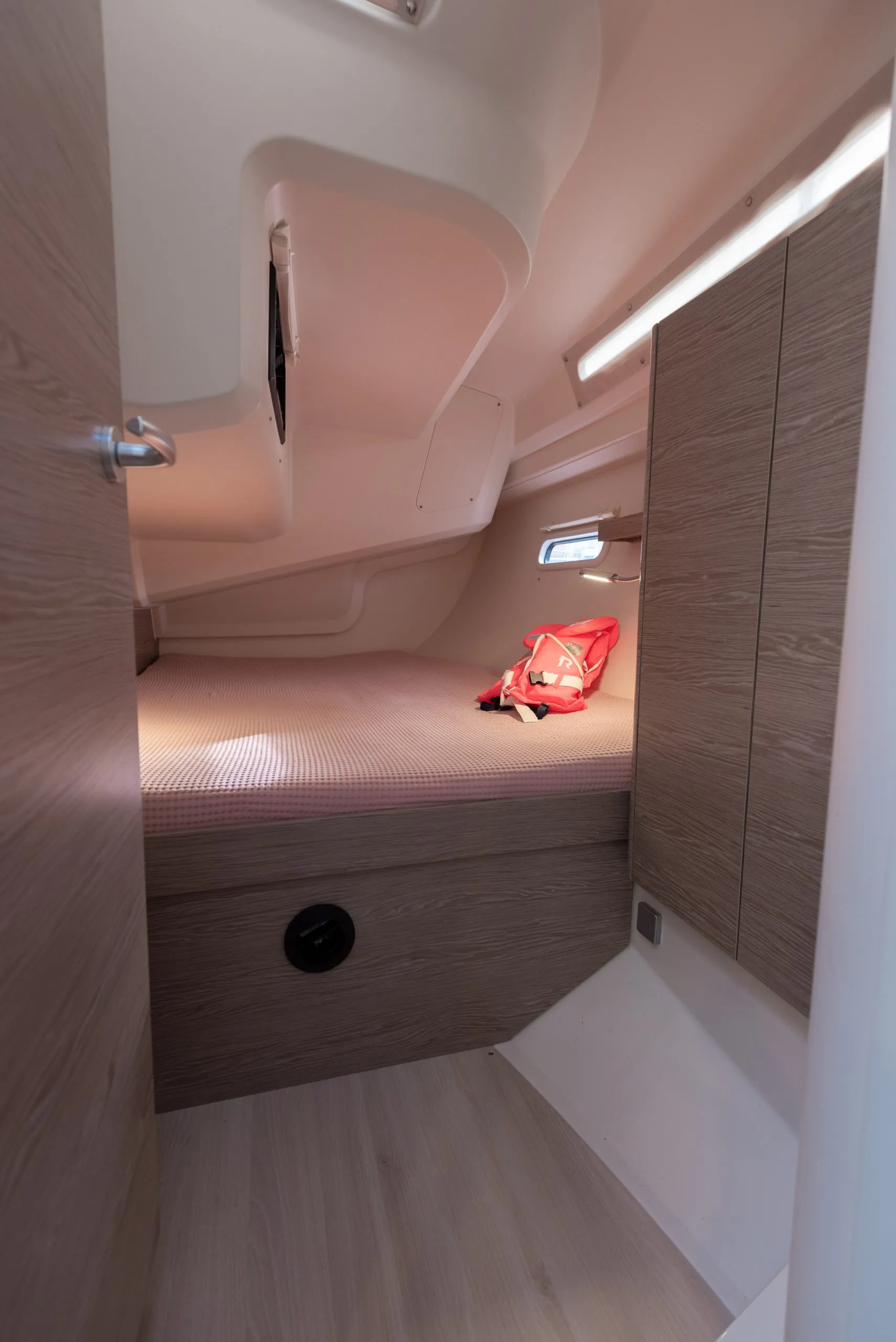 Hanse 388 Interior: The Aft Cabins