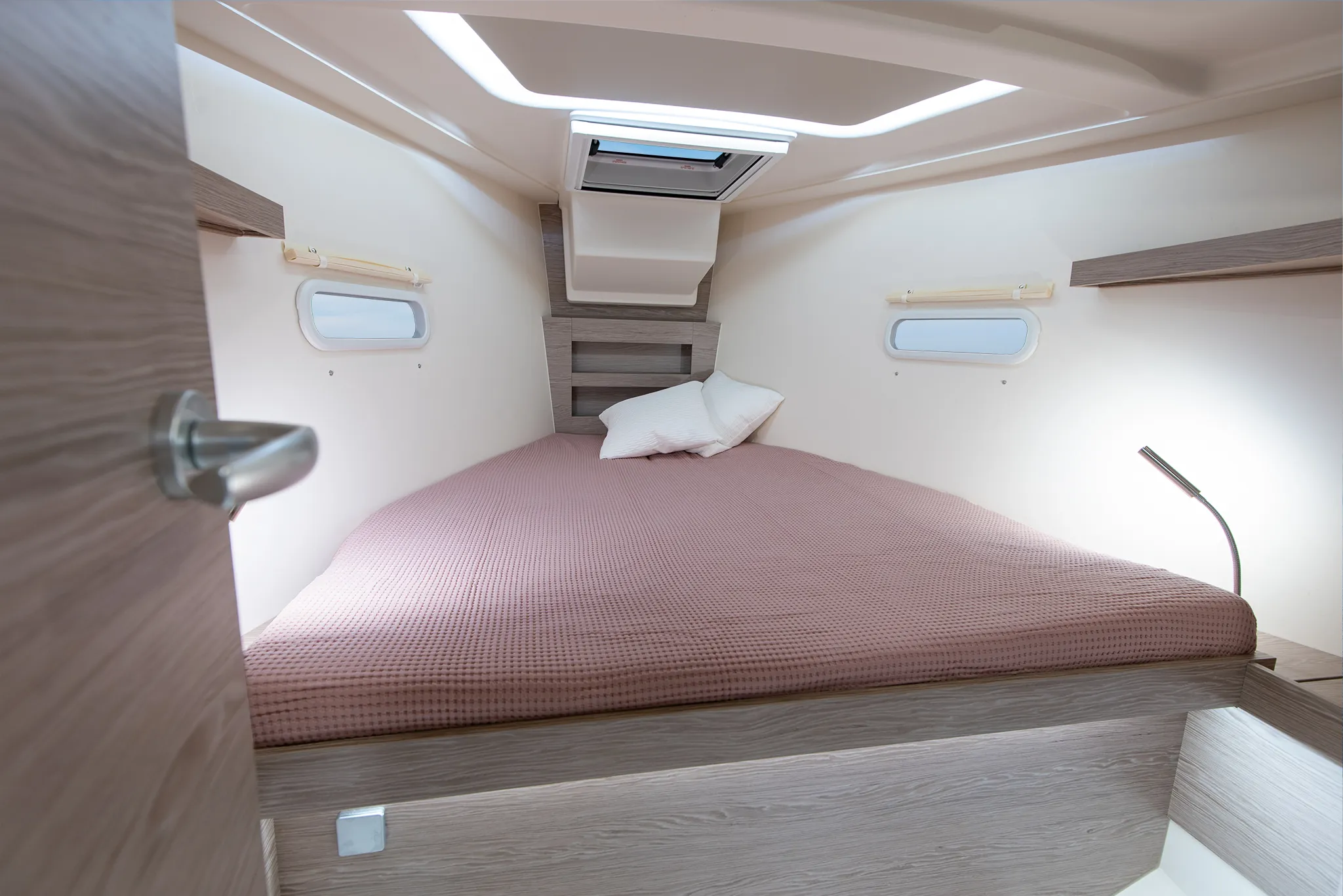 Hanse 388 interior, master cabin.