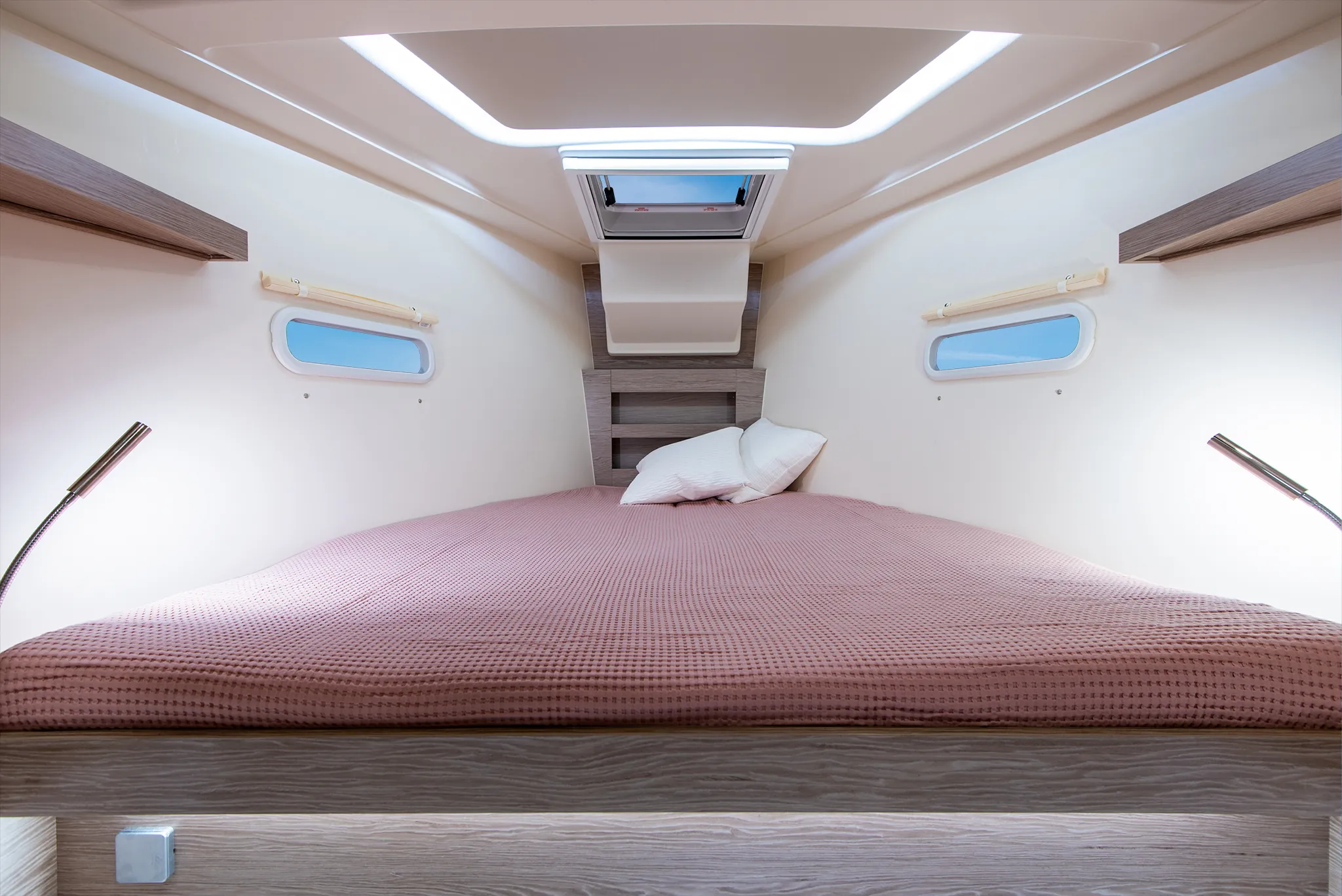 Hanse 388 interior, master cabin.