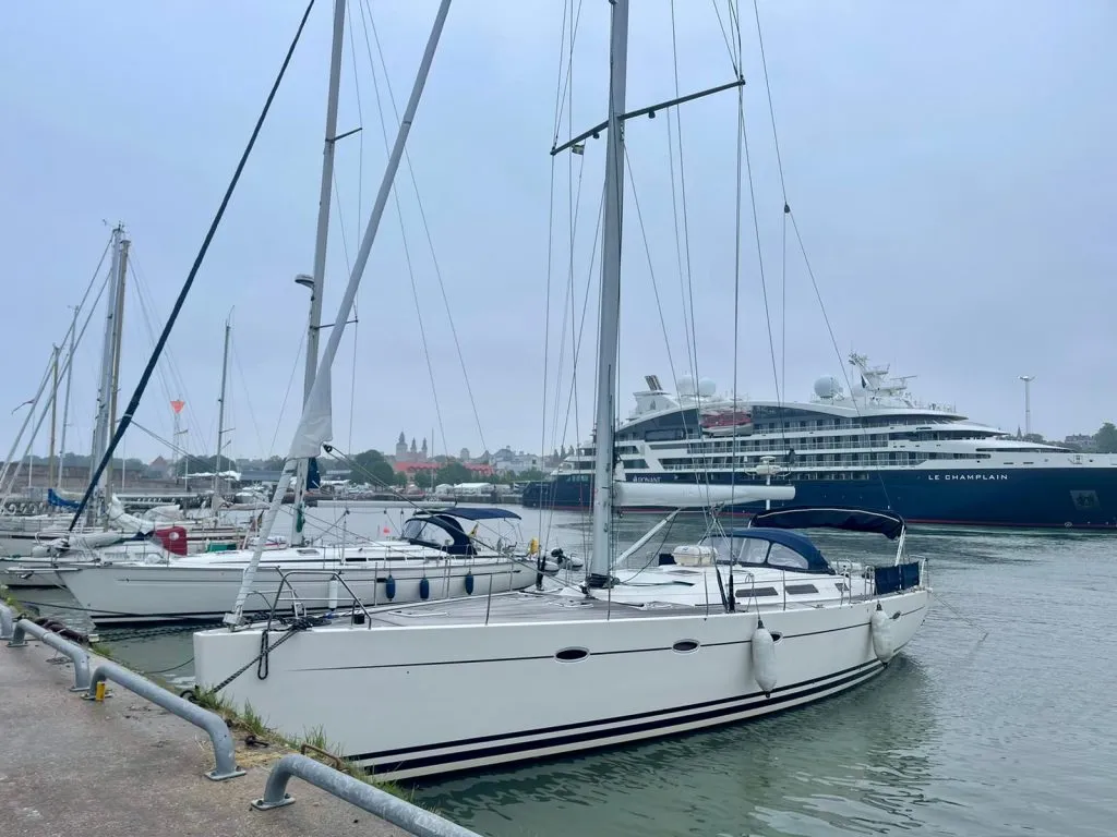 s/y Charlotte Hanse 531 sailboat in Visby